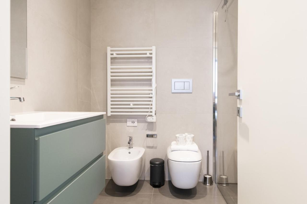 Easylife - Lussuosa Dimora Con Rooftop Condominiale Vista Duomo Milano Eksteriør billede